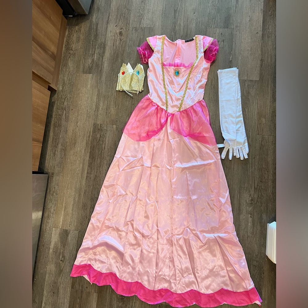 Princess Peach Costume with Crown, Wig and Gloves Size S